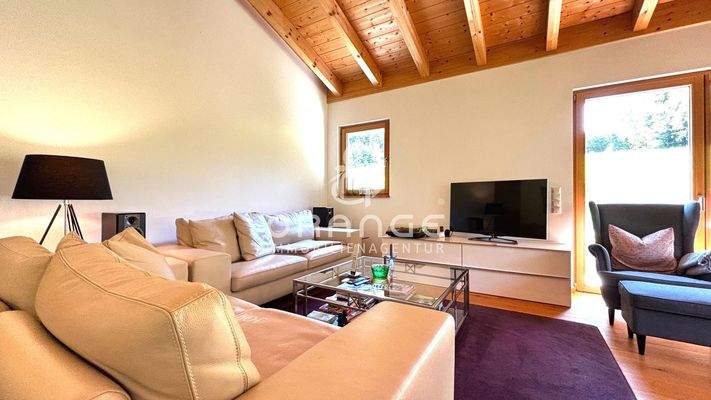 lichtdurchflutender Wohnbereich