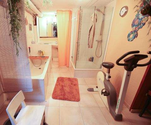 Bad KG mit Tageslicht