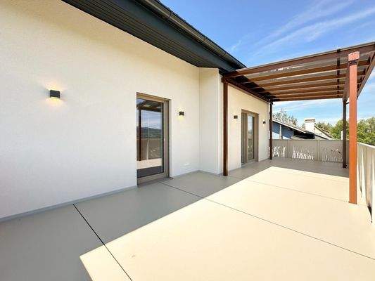 Teilüberdachter Balkon