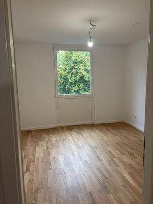 Leeres Zimmer mit Holzboden