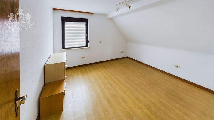 CAM01984G0-PR0439-STILL019