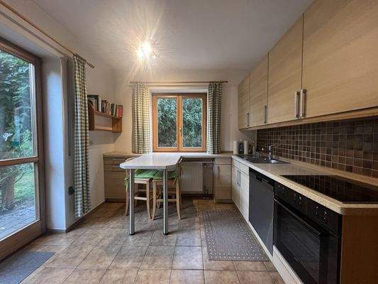 Küche mit Zugang zur Terrasse