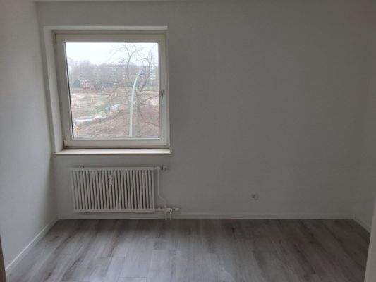 Leeres Zimmer mit Fenster