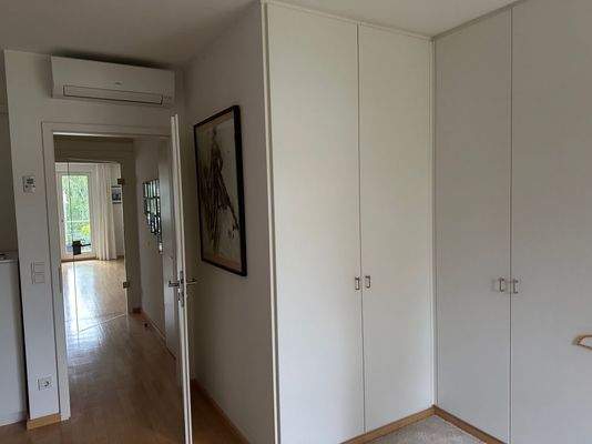 Schrank im Schlafzimmer III