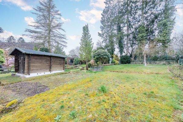 Schuppen im Rückgarten