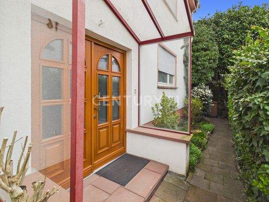 Hauseingang und Vorgarten