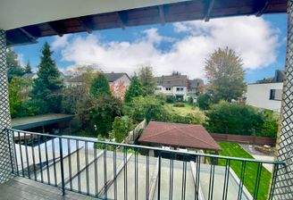 Schöner unverbauter Fernblick von der Loggia der Obergeschosswohnung.