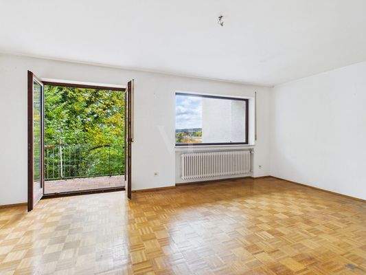 großzügiger Wohnbereich mit tollem Blick