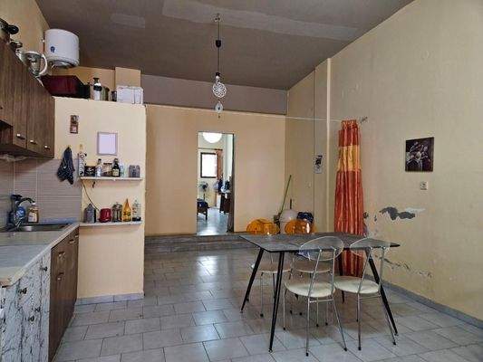 Kreta, Sisi: Erdgeschosswohnung im Dorfzentrum zu verkaufen