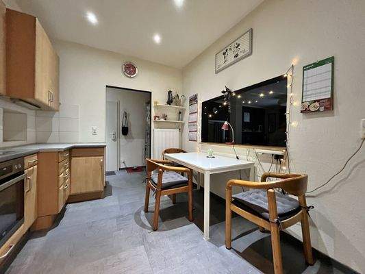 rückwärtiger Blick in die Küche