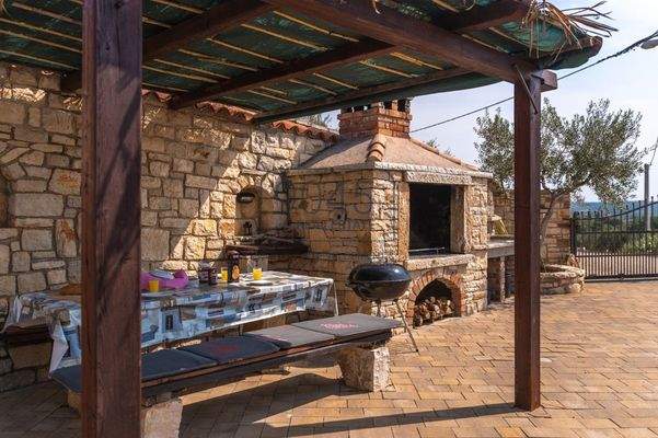 Exklusives Apartmenthaus mit Meerblick in Kaštelir