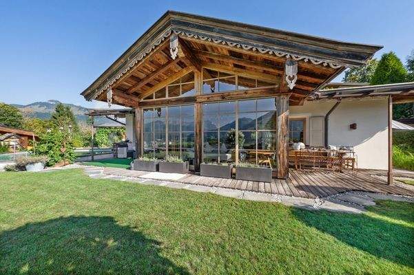 Die erhöhte Lage schenkt Ruhe und Privatsphäre und ein unverbaubares Panorama