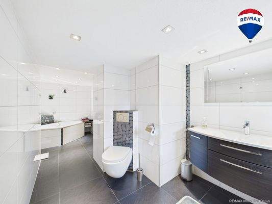 REMAX Immobilien DeLux Einfamilienhaus  Bebelsheim Bad Mark Borowicz