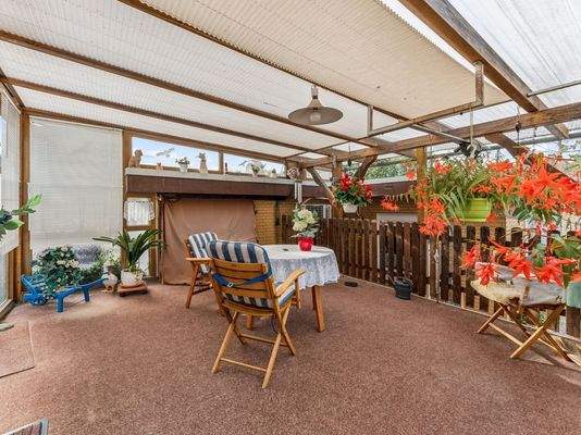 überdachte Terrasse