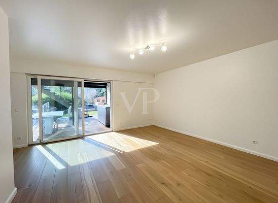 Erstes Schlafzimmer Gartengeschoss