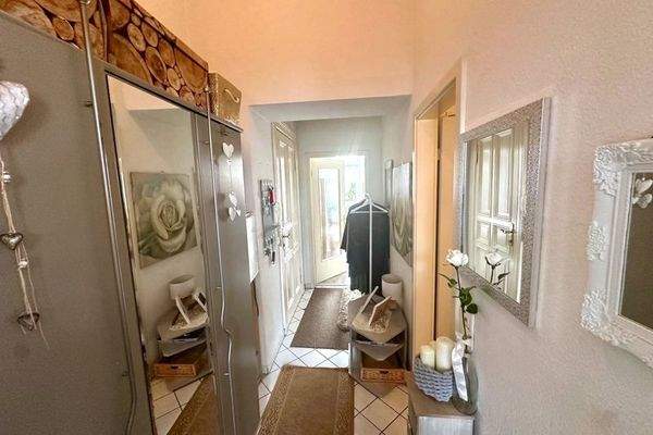 2-EG Wohnung mit Terrasse - Wohnungsflur