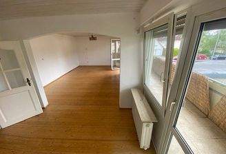 Wohn- Esszimmer + Balkon.jpg