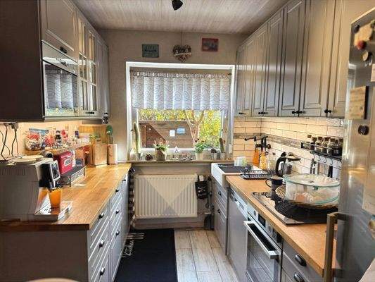 schicke Küche von ca. 2021