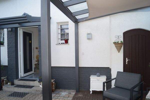 mit direktem Zugang ins Haus