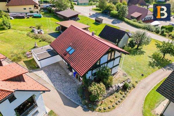 Eingang mit Doppelgarage