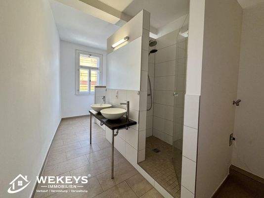 Bad mit Wanne & Dusche