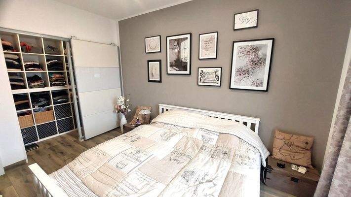 Schlafzimmer 2 SMb.jpg