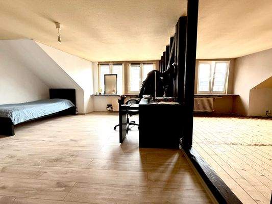 Wohn-und Schlafzimmer DG