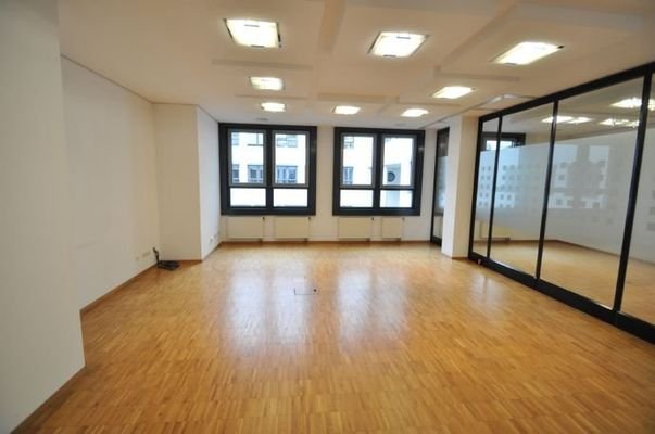 Großes Besprechungszimmer