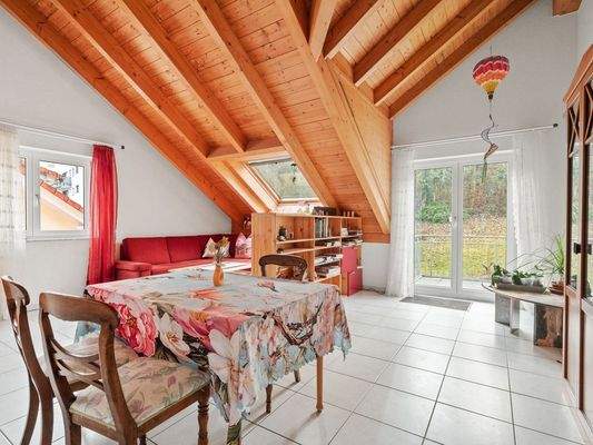 Wohnen und Essen im Dachgeschoss