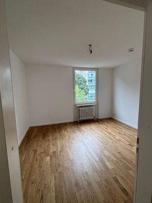 Leerzimmer mit Holzboden