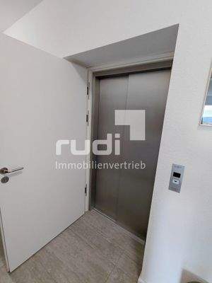 Direkter Zugang zum Aufzug