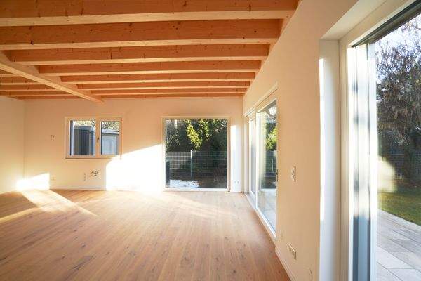 Lichtdurchfluteter Wohn-/ Essbereich