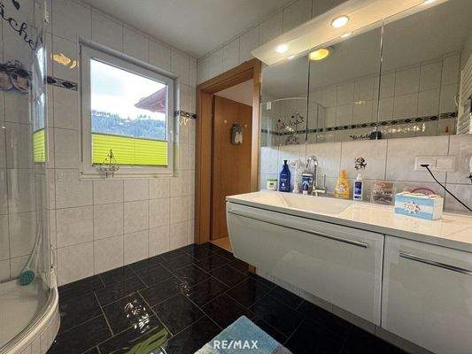 Wohnhaus OG Zimmer 2 - Bad-WC 1 