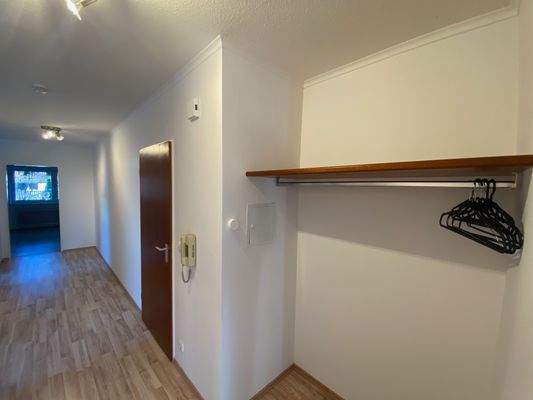 Flur mit Garderobe.jpeg