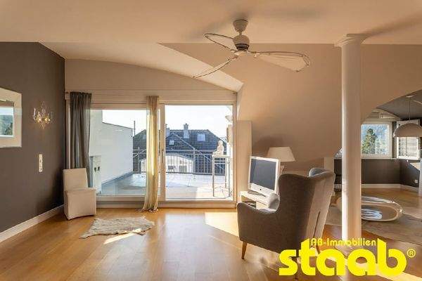 Wohnbereich mit Zugang auf den traumhaften Balkon