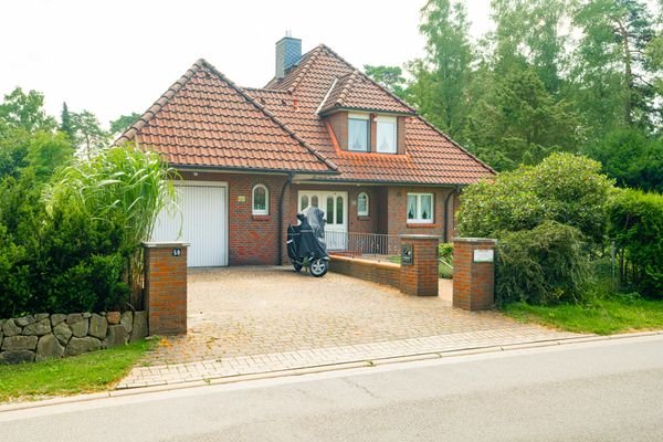 Eingangsbereich mit Garage