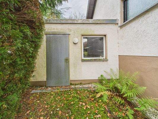 Garageneingang Garten