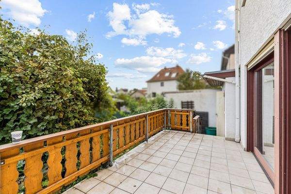 Auf Hochparterre-Niveau: Terrasse ca. 30 m² groß 