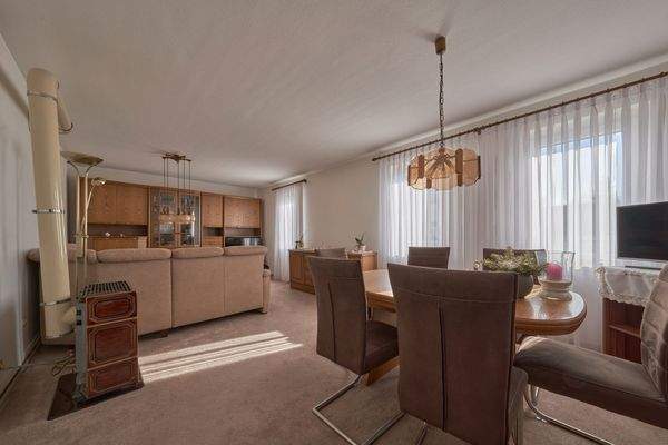 Großes Wohnzimmer im EG