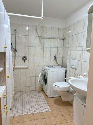 Bad mit Waschmaschinenstellplatz