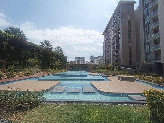 Apartments in a Complex with Pool and Parking Zeytinburnu İstanbul
