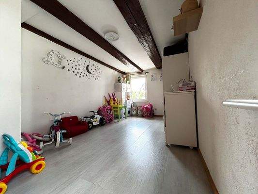 Wohnung 3 Schlafzimmer 2: Ein fröhlicher Raum für Fantasie, Spiel und kleine Abenteuer