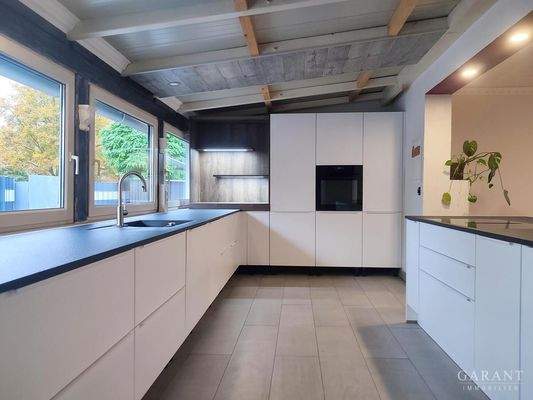 Hochwertige Einbauküche Erdgeschoß Wintergarten