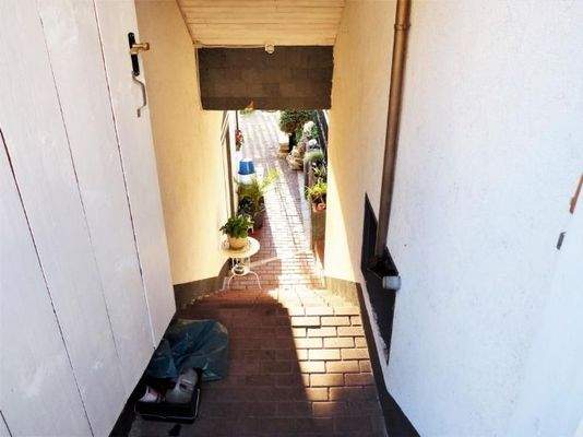 27 Durchgang zu den Terrassen