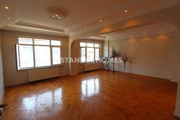 Stylish Apartments with Balcony and City Views in Eyupsultan