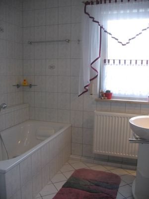 4. Bad mit Badewanne.jpg