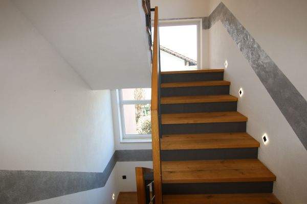 Treppe ins Obergeschoss