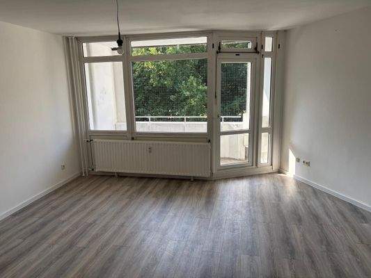 Wohnzimmer mit Balkon