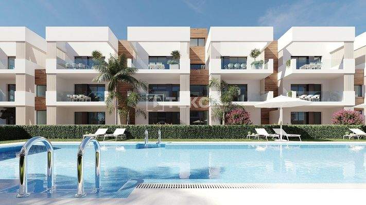 Modern Flats Within Walking Distance of the Beach in San Pedro