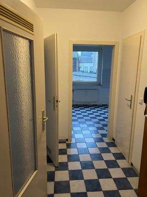 Flur mit Blick ins Zimmer